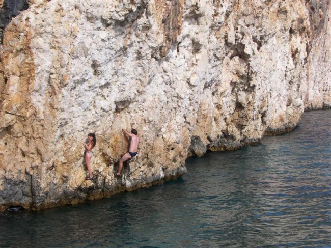 Deep water soloing (DWS), Chorvatsko, Hvar, Cliffbase
