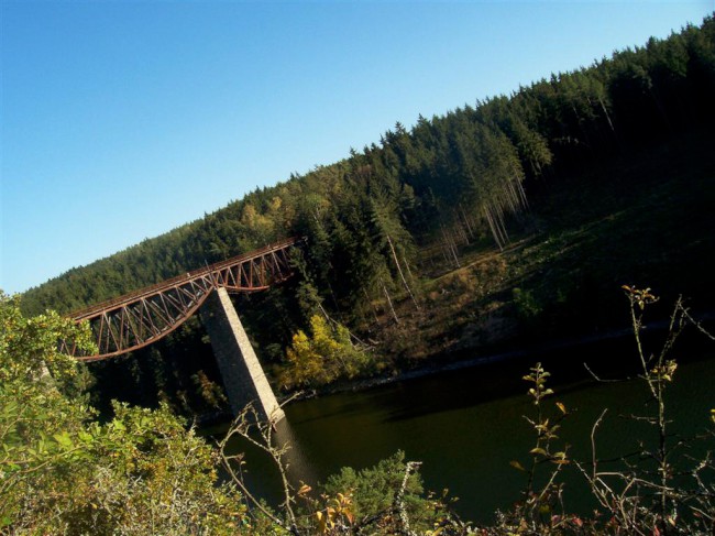 Přehrada Hracholusky, Pňovanský železniční most, řeka Mže, Cyklo výlet Stříbro, Pňovany, Hracholusky
