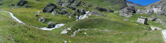 Přejezd průsmyku Col de I'Iseran (2770 m), Route des Grandes Alpes, Francie