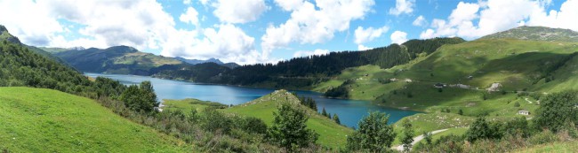 Přejezd sedla Cormet de Roselend, přehrada Lac de Roselend, Route des Grandes Alpes, Francie