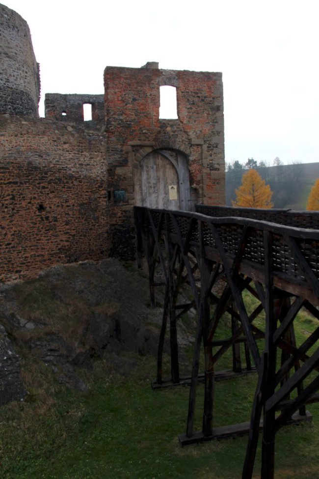Zřícenina gotického hradu Krakovec, Křivoklátsko, Chráněná krajinná oblast 