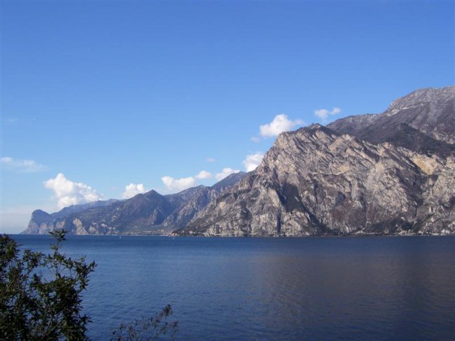 Jezero Lago di Garda, Itálie, Dolomity, Brenta