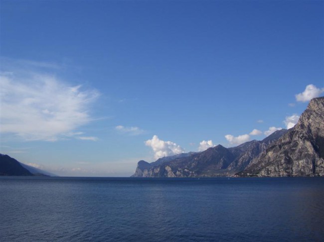 Jezero Lago di Garda, Itálie, Dolomity, Brenta