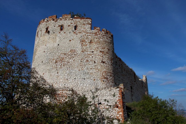 Zřícenina hradu Děvičky, Dívčí hrady, Pavlov, Pálava, Jižní Morava