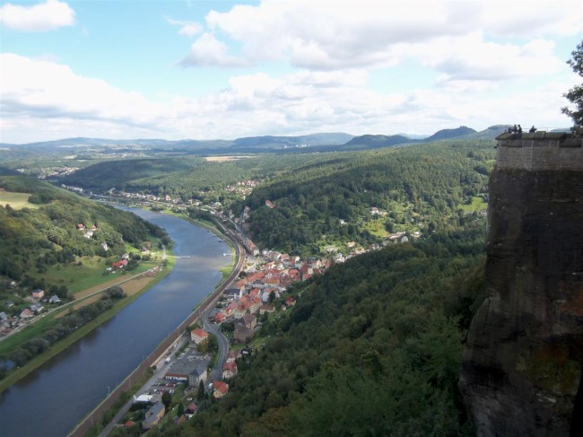 Výhledy na řeku labe, labské pískovce, skály, Pevnost Königstein, Saské Švýcarsko