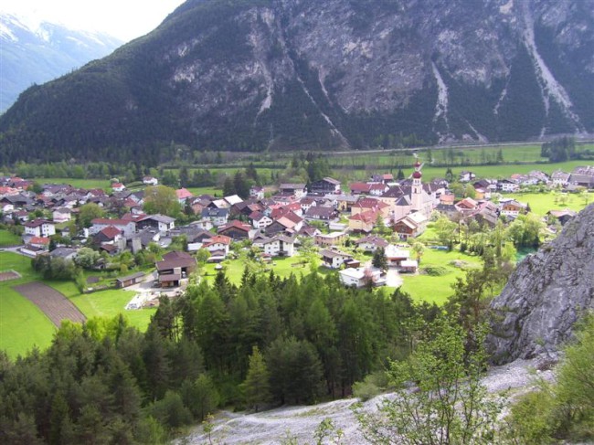 Lezení v oblasti Sparchet ve vesničce Nassereith, Tyrolské Alpy, Rakousko