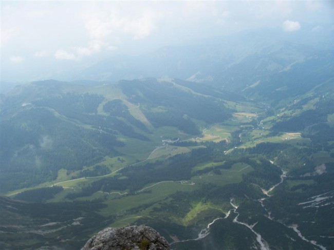 Výstup zajištěnou cestou Königsjodler na vrcholu Hoher Kopf (2875m), Berchtesgadenské Alpy, Rakousko