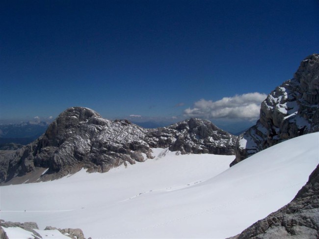 Okolí chaty Dachsteinwartehütte (2740 m), Výstup na vrchol Hoher Dachstein, Alpy, Rakousko