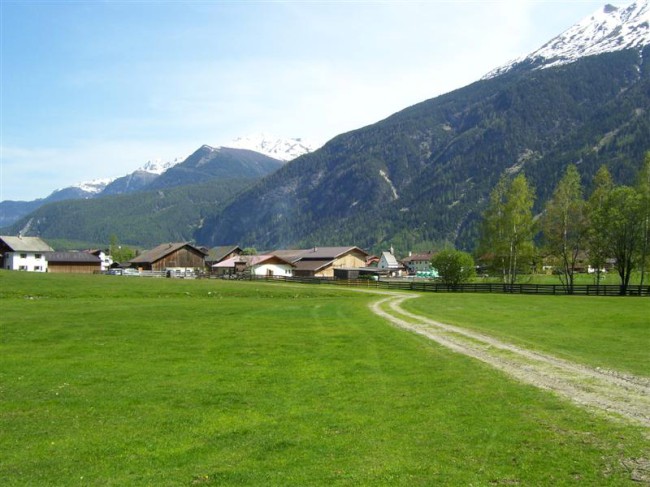 Lezení v oblasti Ötztálu ve vesničce Oberried, Tyrolské Alpy, Rakousko
