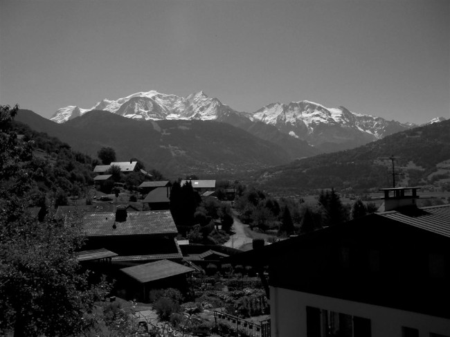 Průjezd městy Voudagne, Servoz, Cordon, Sallanches, Combloux, výhled na Mont Blanc  (4810m), Route des Grandes Alpes, Francie