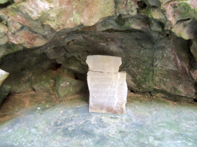 Jeskyně s kapličkou Cova de Sant Marti, Alcúdia, Mallorca, Baleárské ostrovy, Španělsko