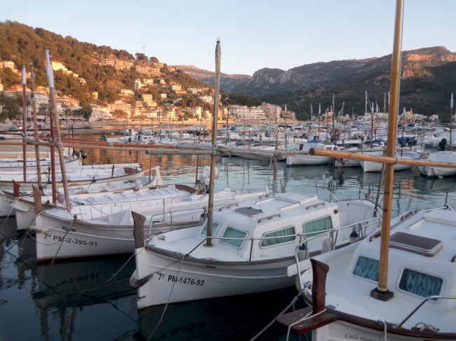 Přístavní město Port de Sollér, pohoří Serra de Tramuntana, Mallorca, Baleárské ostrovy, Španělsko