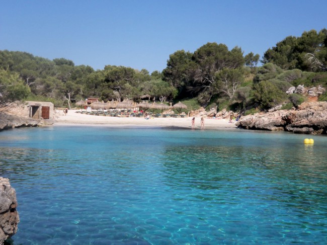 Pláž Cala sa Nau, Santanyí, Mallorca, Baleárské ostrovy, Španělsko