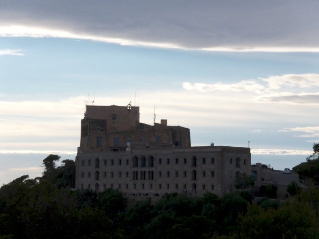 Vyhlídka Santuari de Sant Salvador a klášter, hrad Castell de Santueri, Mallorca, Baleárské ostrovy, Španělsko