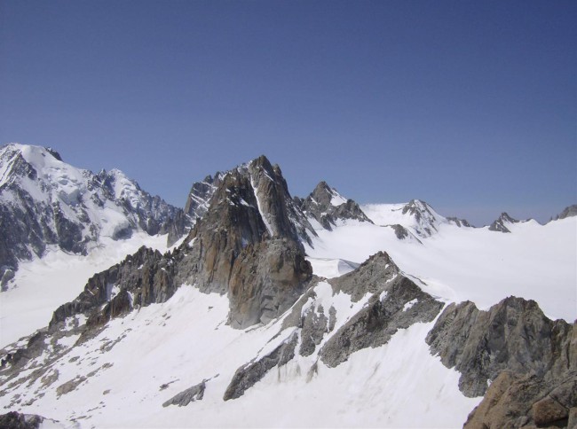Výstup na vrchol Le Portalete (3344m), Bivouac des Plines, Masiv Mont Blanc, Alpy, Švýcarsko, Francie
