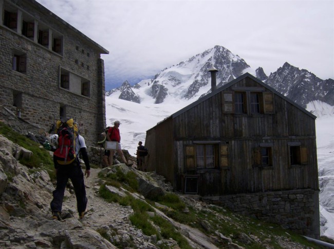 Chata Albert Premier Hut, výstup k bivouac des plines (2983m), Masiv Mont Blanc, Alpy, Švýcarsko, Francie