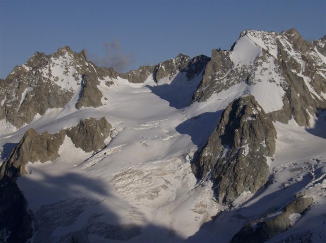 Chata Albert Premier Hut, výstup k bivouac des plines (2983m), Masiv Mont Blanc, Alpy, Švýcarsko, Francie