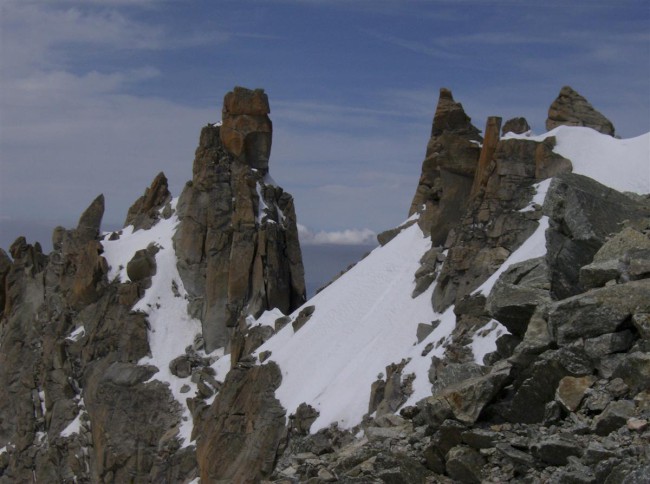 Sestup z vrcholu Aiguille d Argentiere (3901m) přes ledovec Argentiere , Masiv Mont Blanc, Alpy, Švýcarsko, Francie