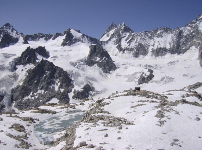 Bivouac de l Envers des Dorées, Bivouac des Plines (2983m), Masiv Mont Blanc, Alpy, Švýcarsko, Francie