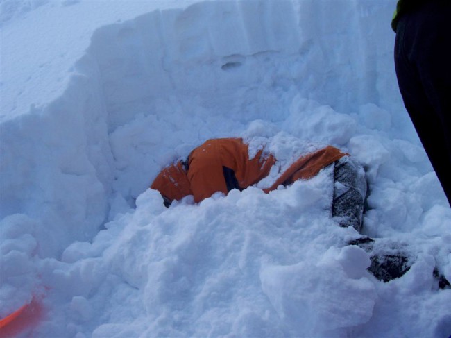 Měření sněhového profilu, vyproštění z laviny, Vysoké Tatry, kurz horského průvodce