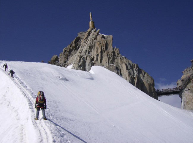 Výstup na Mont Blanc (4810m), lanovka na Aiguille du Midi (3842m), Horní Savojsko, Rhonské Alpy, Francie