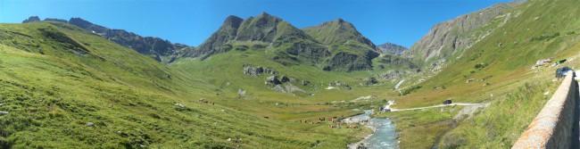 Přejezd průsmyku Col de I'Iseran (2770 m), Route des Grandes Alpes, Francie