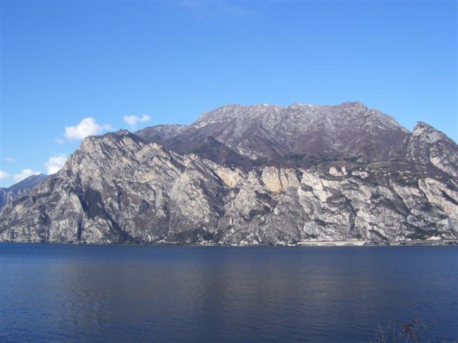 Jezero Lago di Garda, Itálie, Dolomity, Brenta