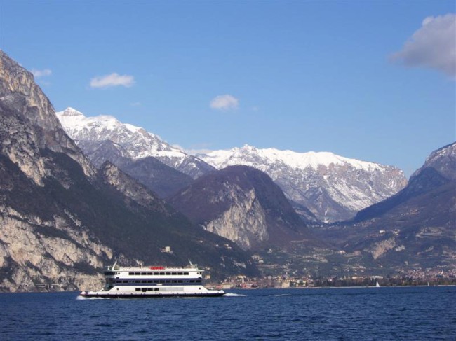 Jezero Lago di Garda, Itálie, Dolomity, Brenta