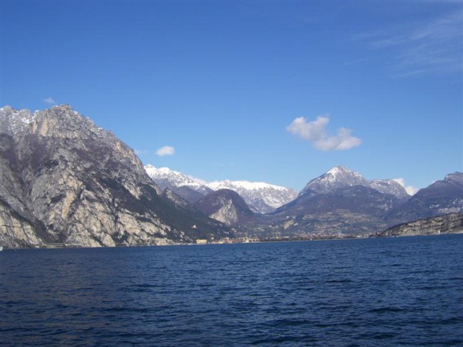 Jezero Lago di Garda, Itálie, Dolomity, Brenta