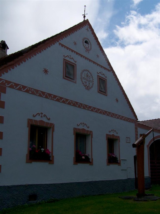 Vesnice Holašovice ve stylu selského baroka, Holašovický kruh, menhir, Jižní Čechy