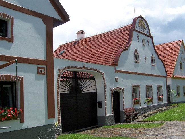 Vesnice Holašovice ve stylu selského baroka, Holašovický kruh, menhir, Jižní Čechy