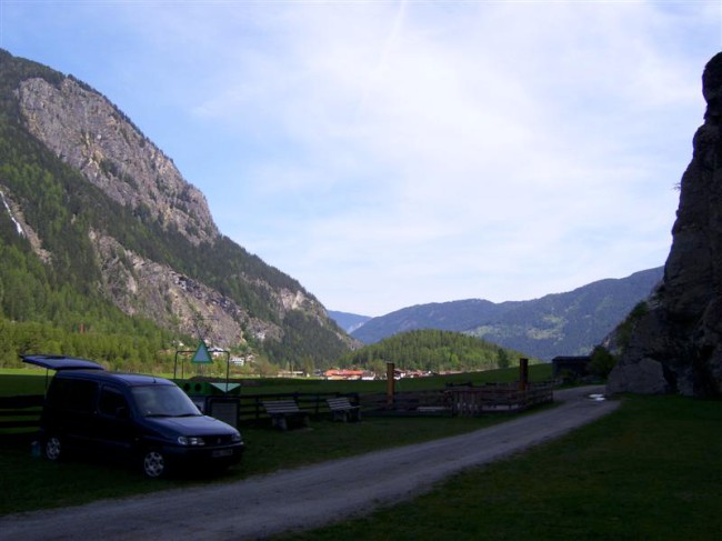 Lezení v oblasti Ötztálu ve vesničce Trumpen - Engelswand, Tyrolské Alpy, Rakousko