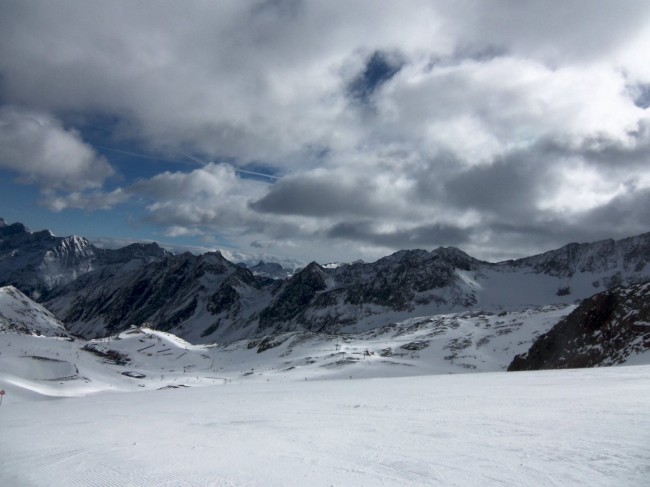 Sjezdové lyžování na ledovci, Stubaiské Alpy, Rakousko