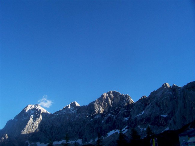 Cesta k chatě Südwandhütte a nástup k via ferrata Der Johann, Výstup na vrchol Hoher Dachstein, Alpy, Rakousko