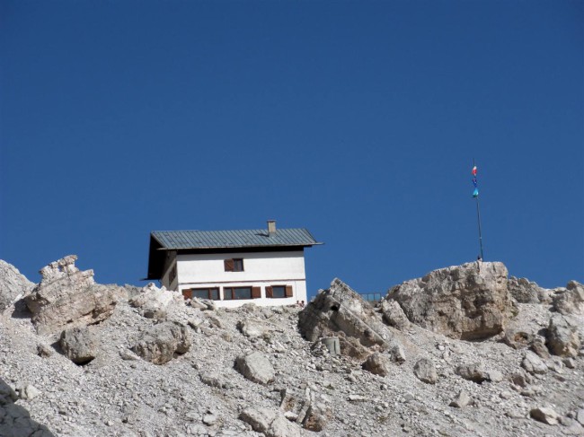 Track okolo vrcholu Tofana di Rozes via ferrata Scala del Minighel k chatě Rif. C. Giusani, Cortina d'Ampezzo, Severní Itálie, Dolomity, Alpy