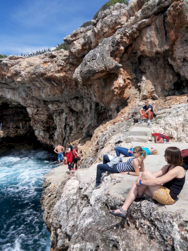 Město Cala d'Or, koupání, dws, lezení nad vodou, Santanyi, Mallorca, Baleárské ostrovy, Španělsko
