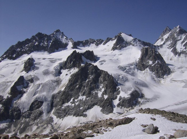 Bivouac de l Envers des Dorées, Bivouac des Plines (2983m), Masiv Mont Blanc, Alpy, Švýcarsko, Francie